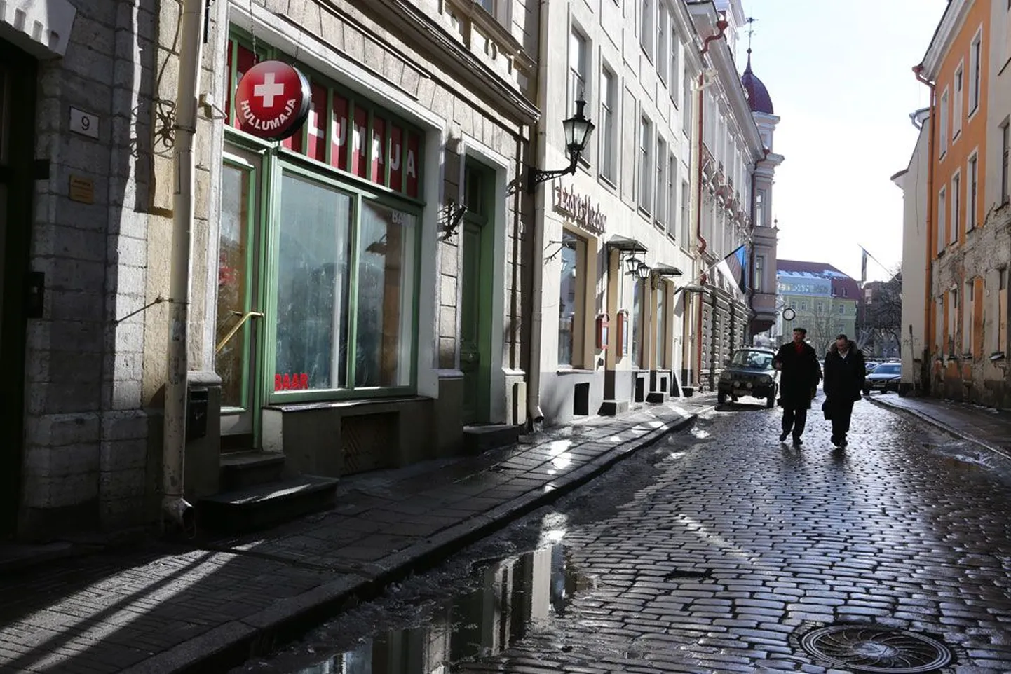 Tallinnas Suur-Karja tänaval on tosin joogikohta, neist enamik on nädala teisel poolel avatud varaste hommikutundideni.