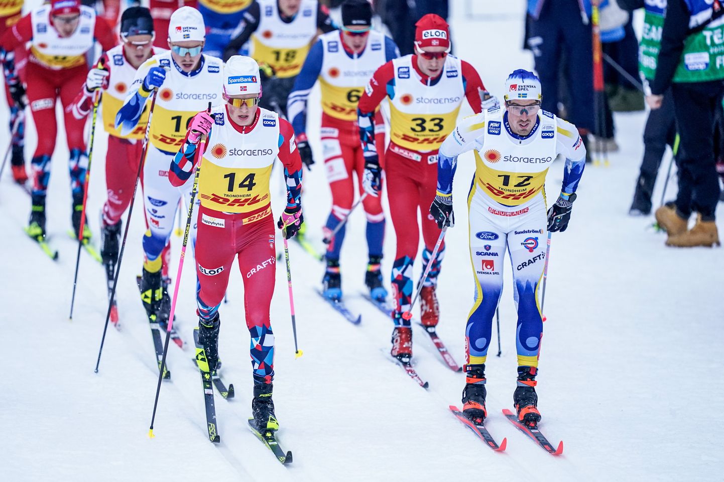 Калле Хальфварссон (справа) один из немногих лыжников, который может составить конкуренцию норвежцам.