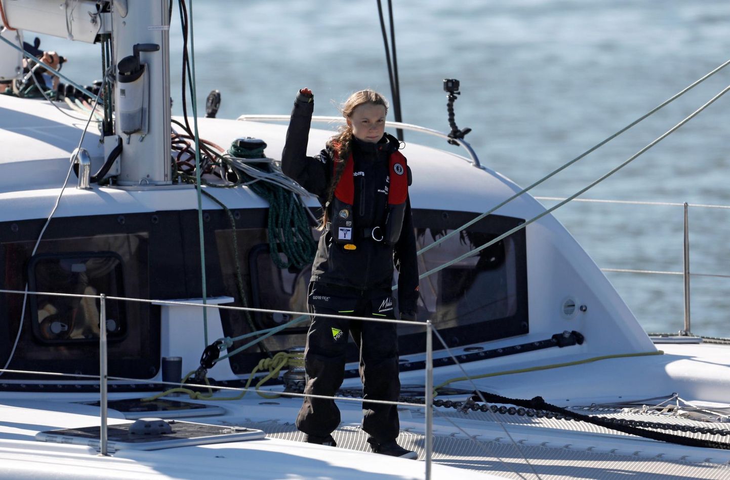 Kliimaaktivist Greta Thunberg saabub jahiga La Vagabonde Lissaboni Santo Amaro sadamasse. 