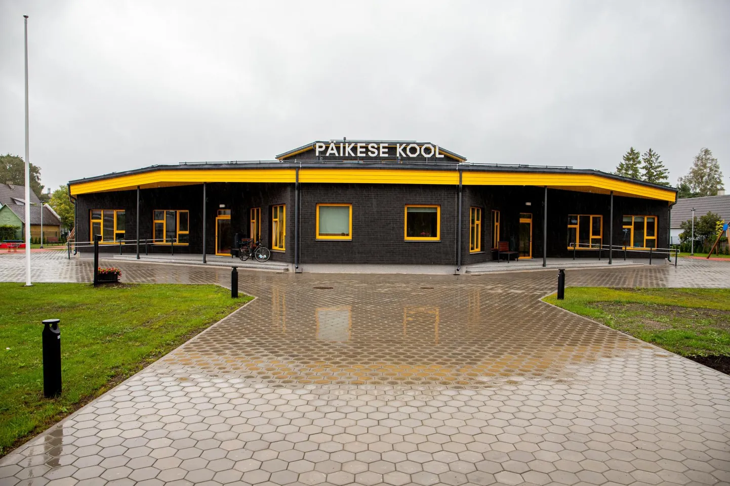 Pärnu Päikese kooli uue õppehoone ehitamise kogumaksumuseks kujunes 4,1 miljonit eurot, millest pea 3,8 miljonit moodustas Euroopa regionaalarengu fondi investeeringutoetus.