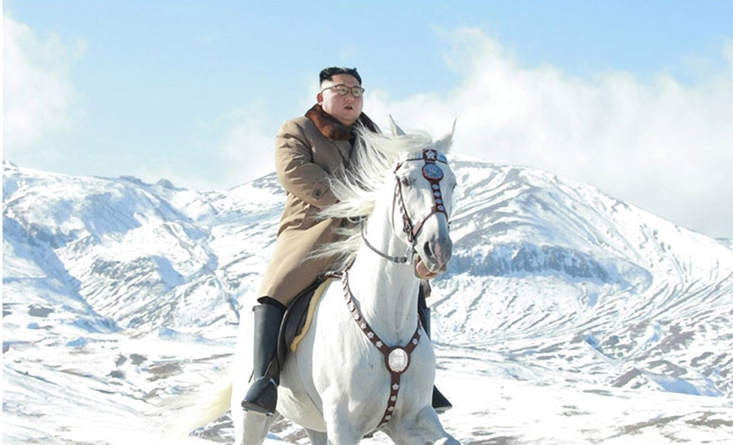 Kim Jong Un ratsutab Paektu mäel, Põhja-Koreas.