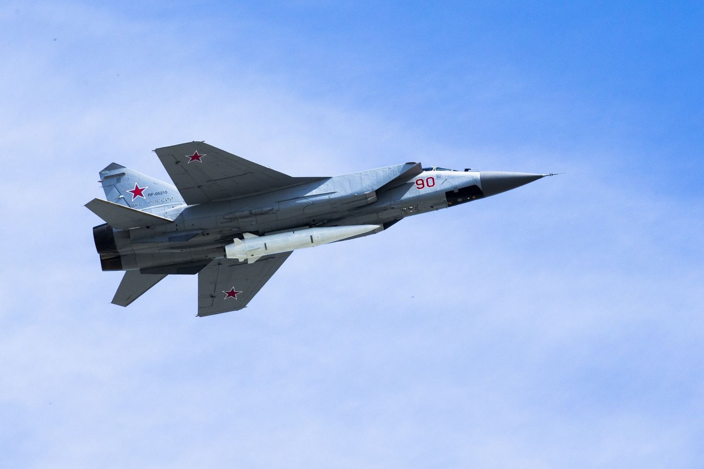Venemaa õhujõudude MiG-31K reaktiivlennuk kandmas hüperheliraketti Kinžal võidupüha sõjaväeparaadi ajal 2018. aastal