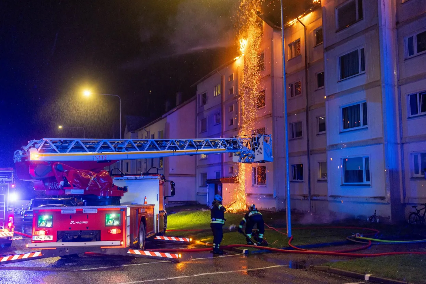 Seesama redelauto, mis käis abis kustutamas 27. oktoobril lahvatanud suure kortermaja põlengut, sai nüüd päriselt Viljandi päästjatele.