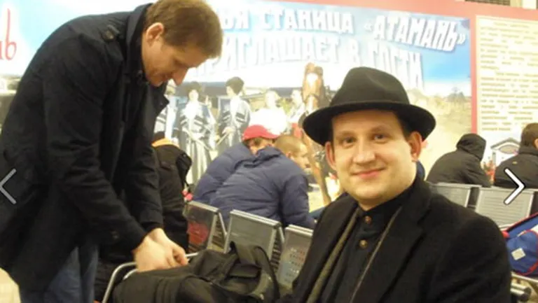 Andrejs Solopenko kopā ar cīņas biedru Maksimu Revu Krimā, gadu pēc referenduma par pussalas pievienošanu Krievijai.