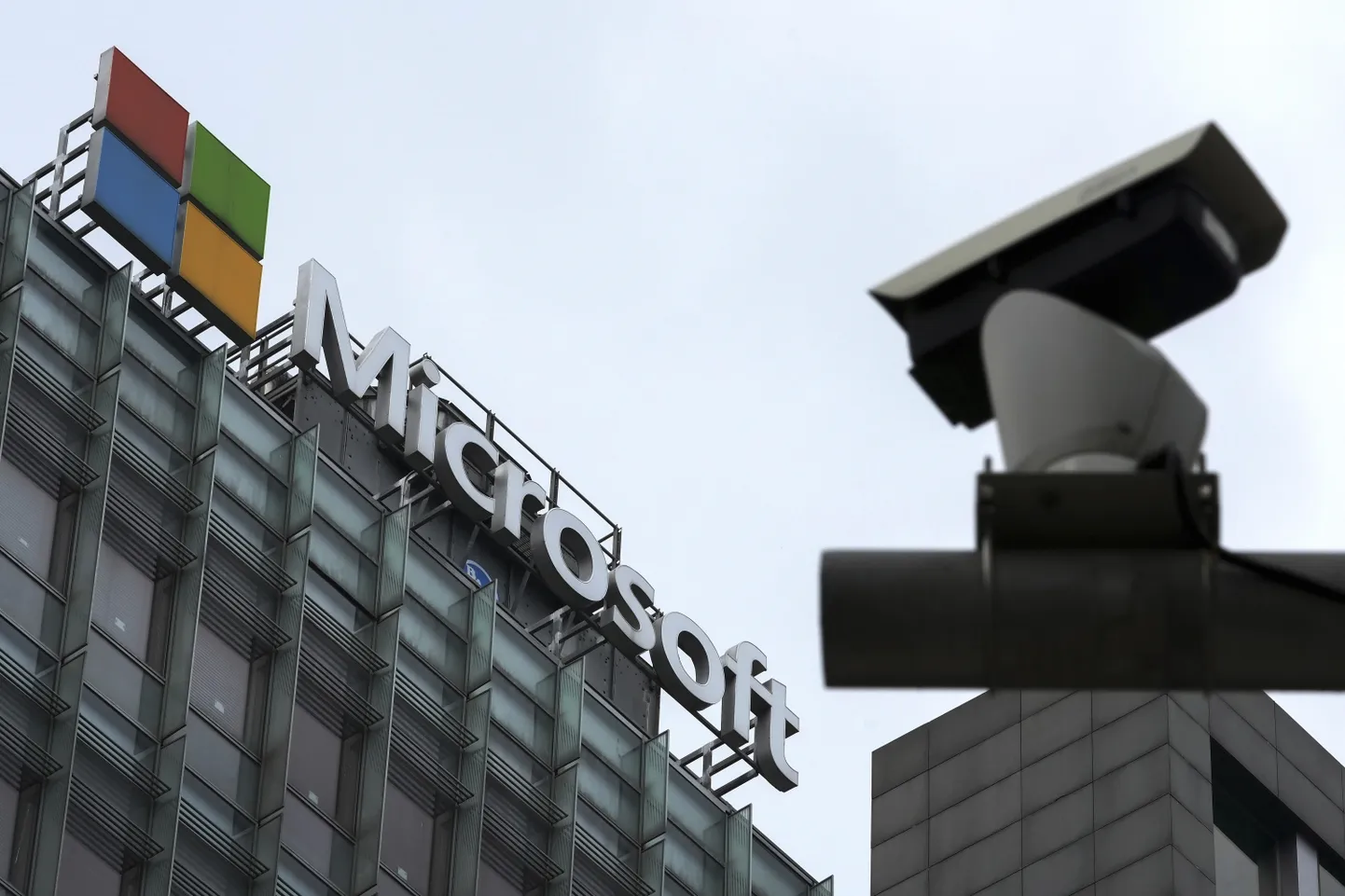 Microsofti avaldatud küberturvalisuse raporti järgi on riigi toetatud Venemaa häkkerite küberrünnakud hävitanud üle viiekümne Ukraina organisatsiooni andmed.