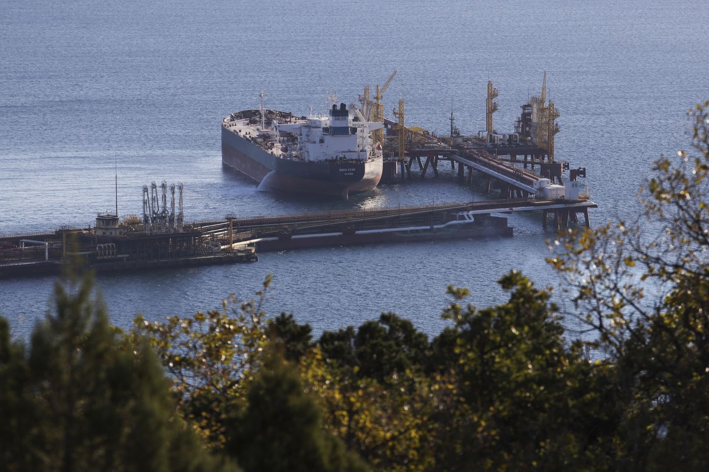 Naftatanker Novorossiiski sadamas.