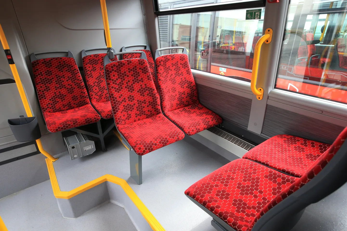 GoBusi bussijuht palus poole sõidu pealt kõigil sõitjatel bussist lahkuda.