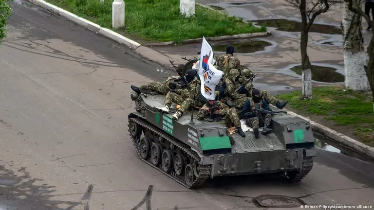 Сепаратисты в Славянске, апрель 2014