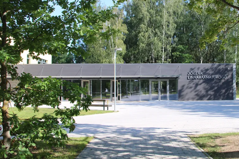Jõgeva linnaraamatukogu.