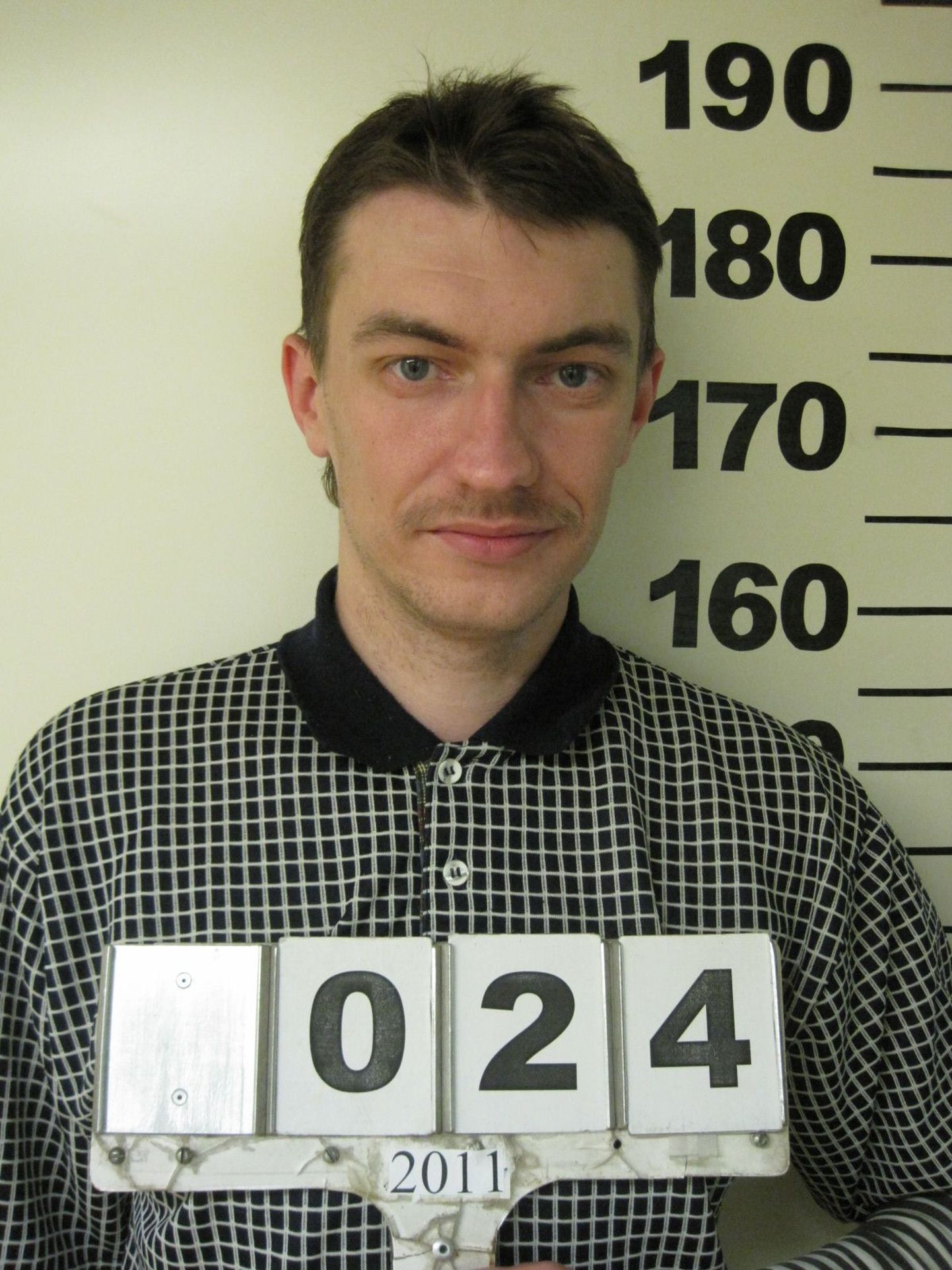 Politsei kahtlustab fotol olevat 30-aastast Stanislavi lapse vastu suunatud seksuaalkuriteos.