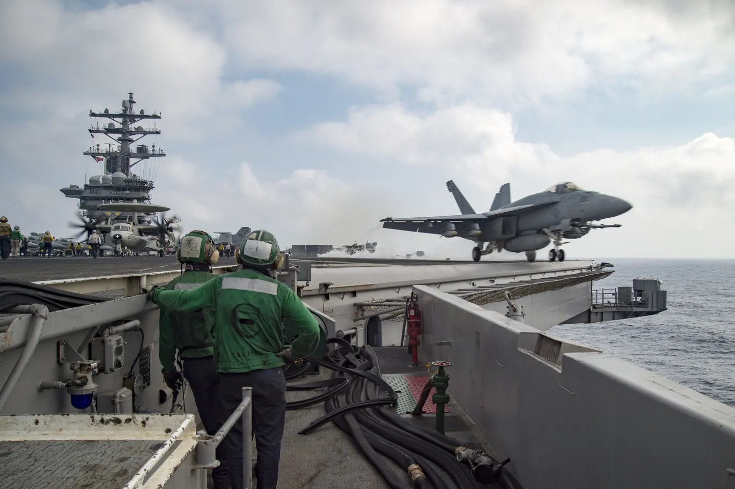 Флот США в средизменом море.