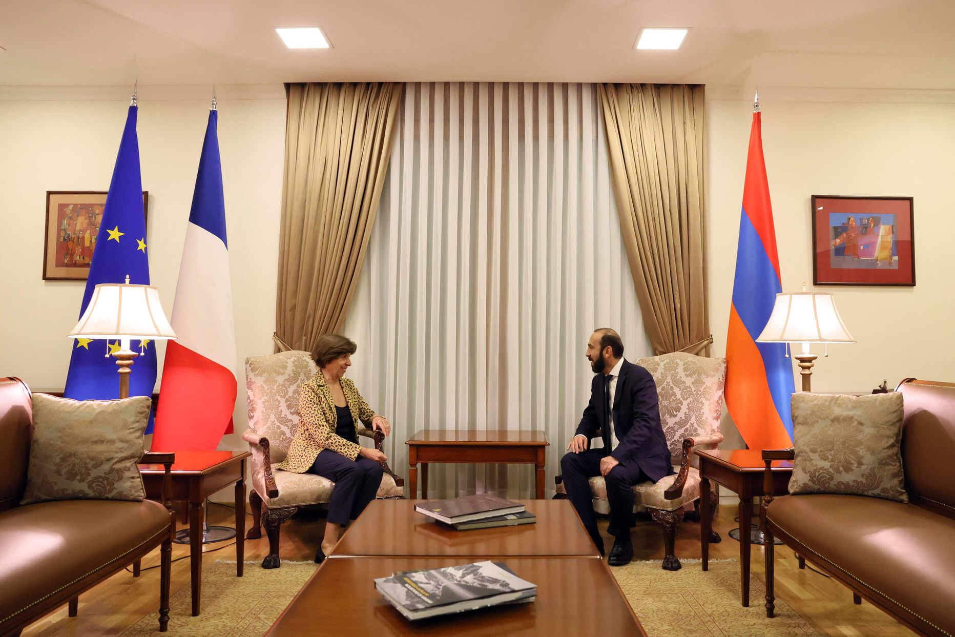 Prantsuse välisminister Catherine Colonna kohtumas oma Armeenia kolleegi Ararat Mirzojaniga 3. oktoobril Jerevanis.