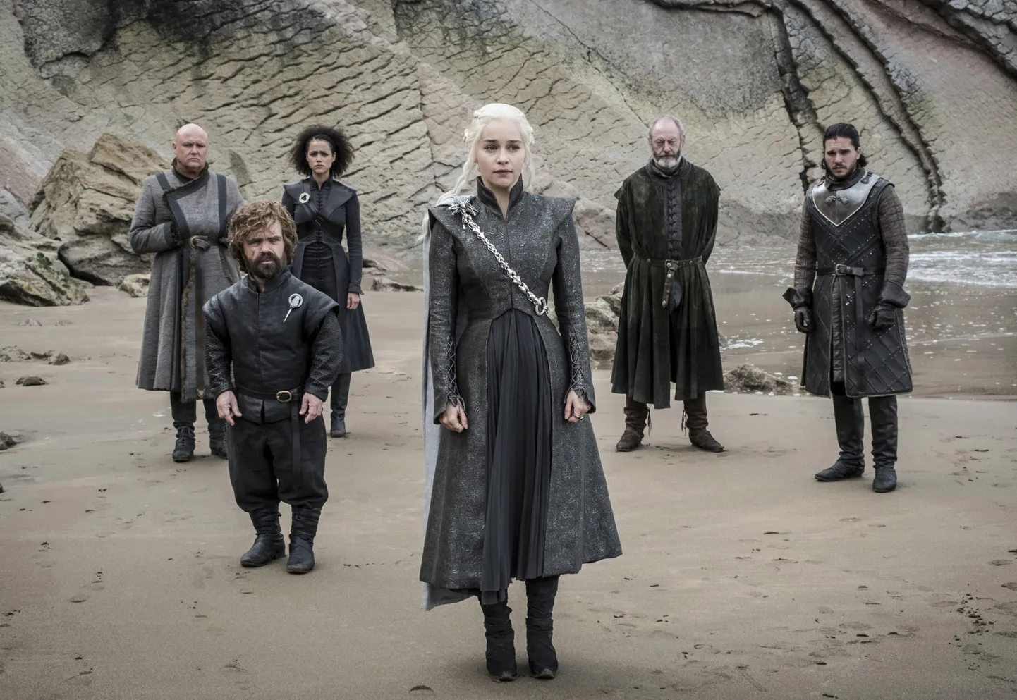Kaader «Troonide mängu» seitsmendast hooajast. Esiplaanil Emilia Clarke Daenerys Targaryenina