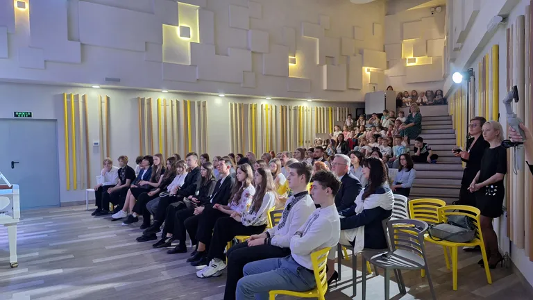 Andreja Osokina solokoncerts skolas "Ukrainian Global School" zālē Čerņihivas apgabala jaunajiem talantiem un šīs skolas skolēniem.