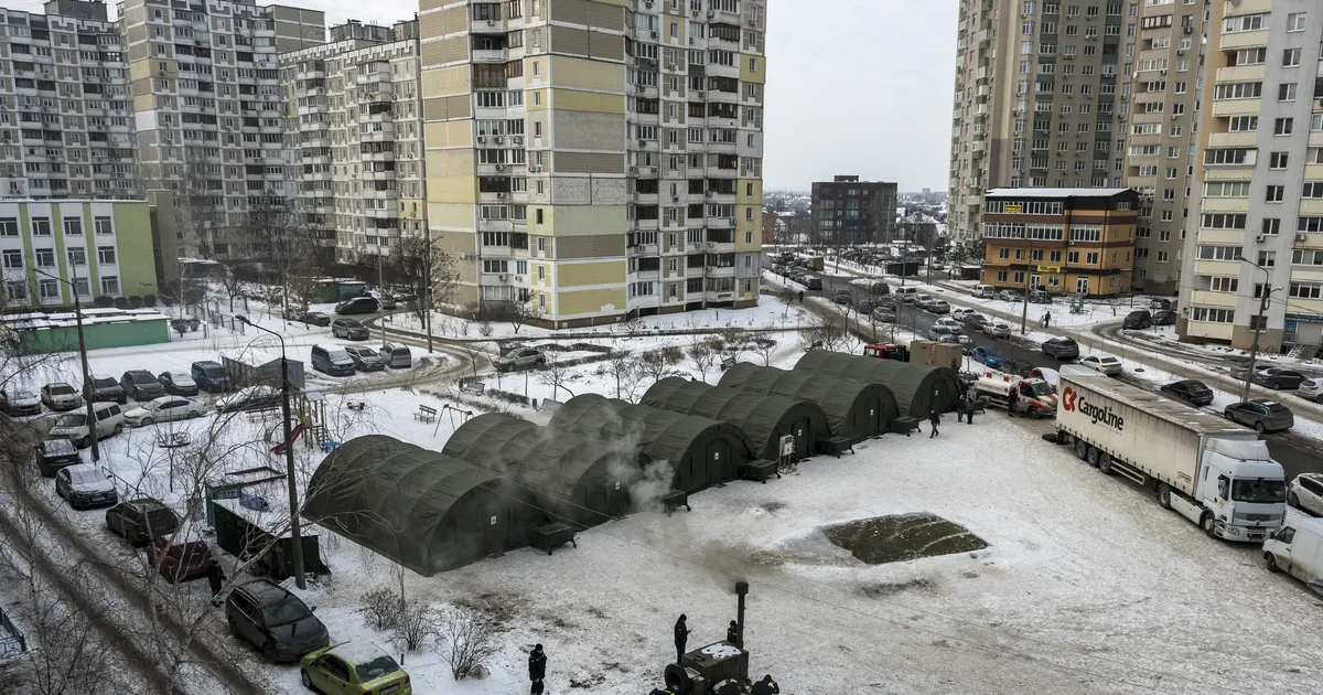 Ukraina pealinn Kiiev seisab jätkuvalt silmitsi märkimisväärse elektrienergia puudujäägiga ja vooluta on enam kui 800 000 tarbijat, teatas pühapäeval sotsiaalme