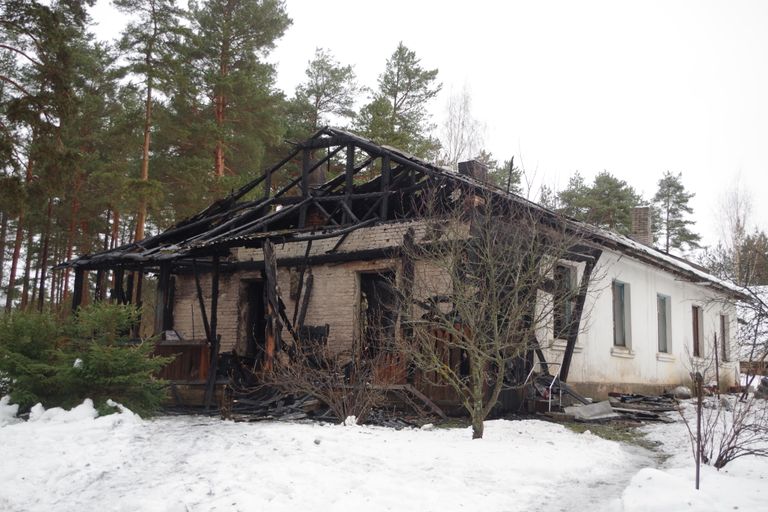 Tules kannatada saanud maja.