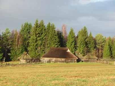 Tammsaare muuseum Vargamäel on kenasti visitestonia.com portaalis olemas
