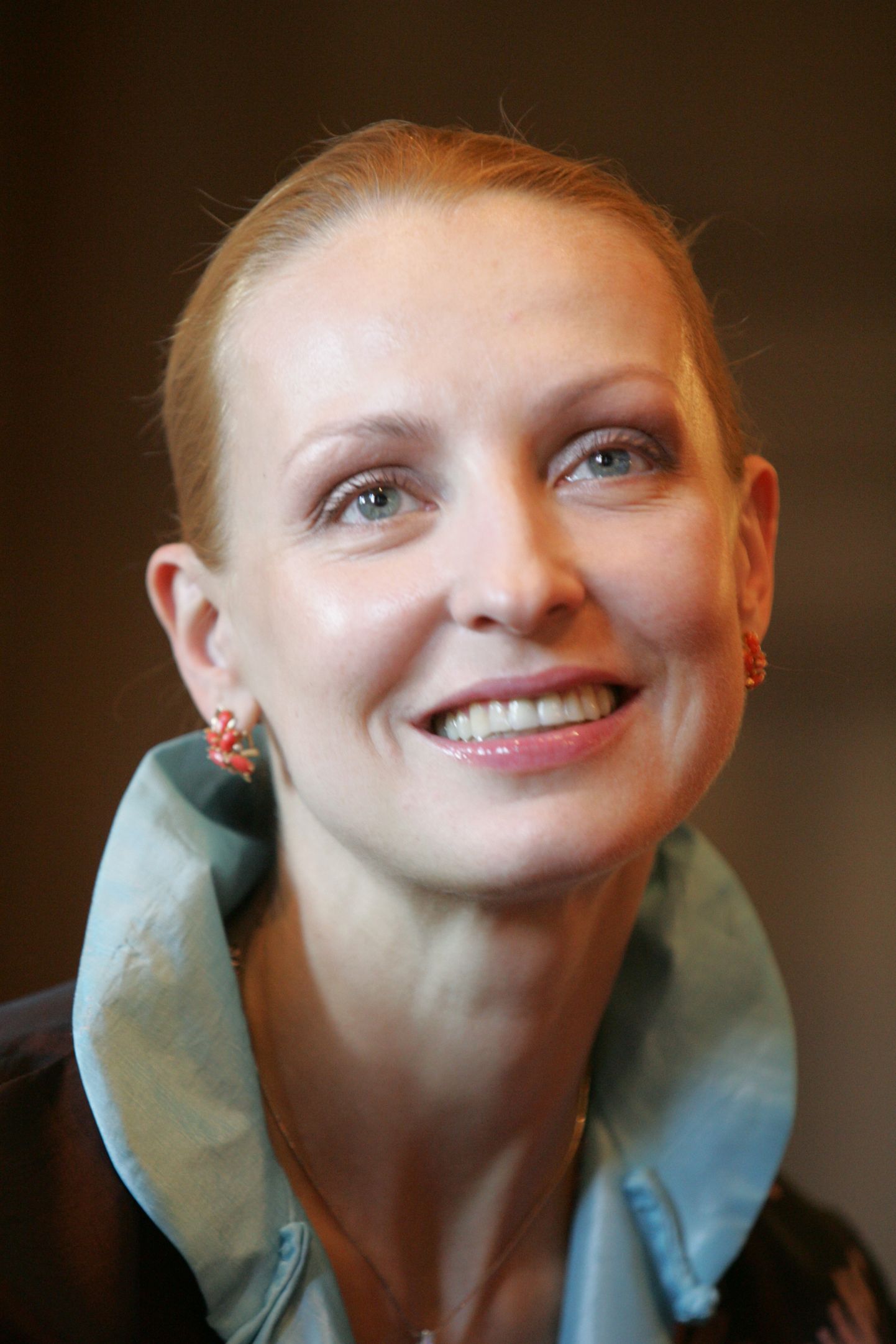 Baletdejotāja Ilze Liepa piedalās preses konferencē, kurā informē izcilā latviešu izcelsmes baletdejotāja Māra Liepas 70.dzimšanas dienai veltīto koncertu Latvijas Nacionālajā operā.