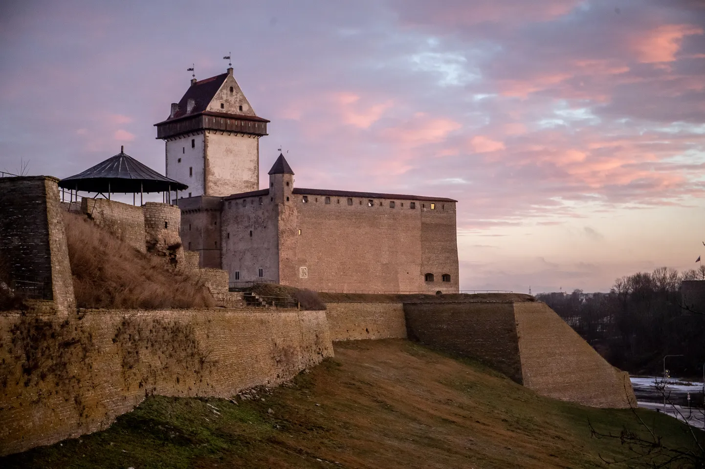 Kindlus Narva linnas. Pilt on illustratiivne.