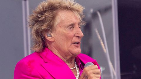 «Kindlasti viimane.» Üle 60 aasta laval olnud Rod Stewart lõpetab järgmisel aastal tuuritamise, ent üksikuid esinemisi ei välista