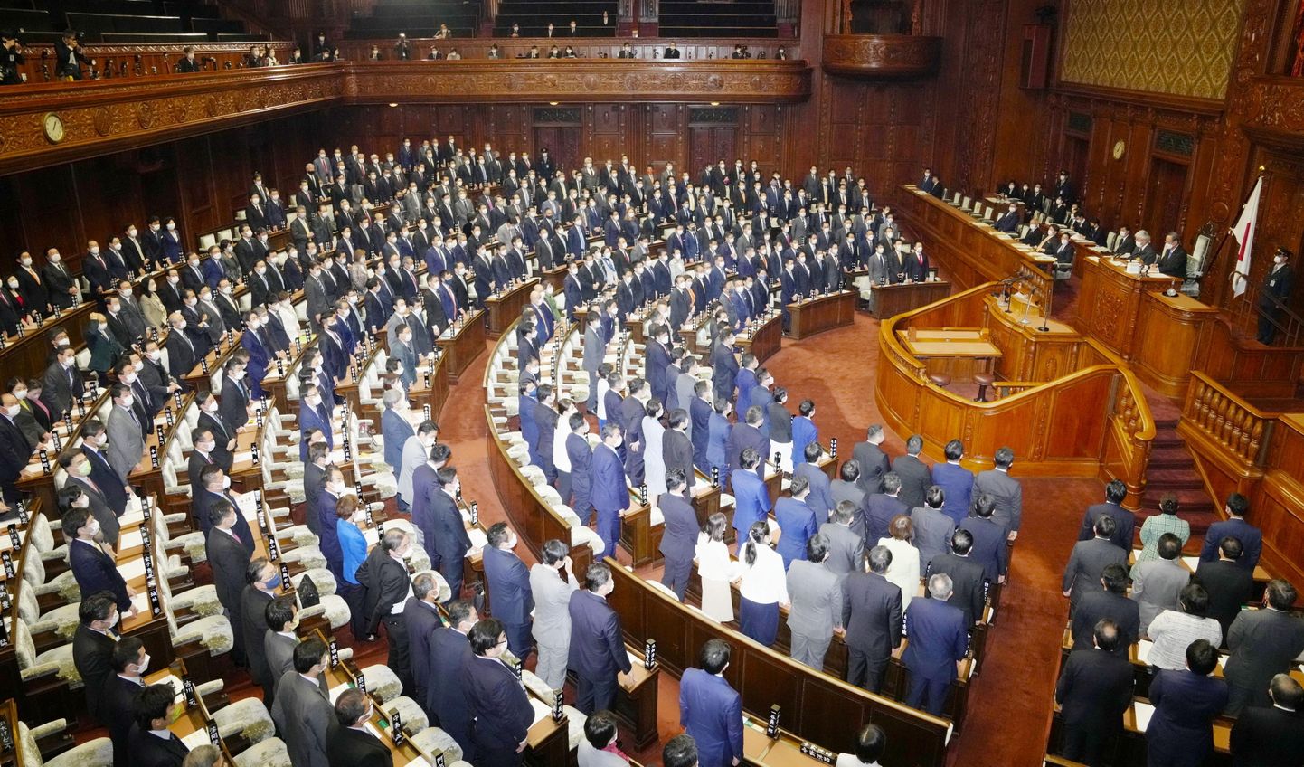 Jaapani seadusandjad näitasid püsti tõusmisega toetust resolutsioonile, milles väljendati muret inimõiguste pärast Hiinas.
