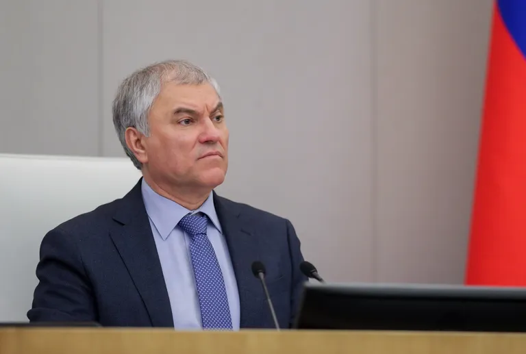 Вячеслав Володин очень не любит, когда кто-то зарабатывает больше, чем он, но эти вопросы решает "по многочисленным просьбам".