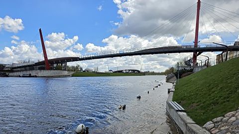 Jelgavā vēja ietekmē daļēji applūdusi Čakstes bulvāra lejas promenāde