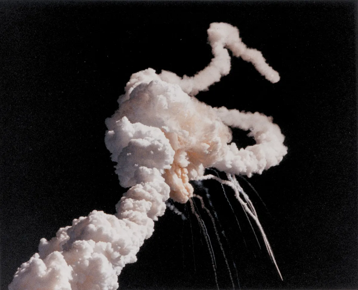 Kosmosesüstik Challenger plahvatas vahetult pärast õhkutõusmist 28. jaanuaril 1986. aastal. Hukkus selle seitsmeliikmeline meeskond. Tagantjärele on kindlaks tehtud, et selle põhjuseks oli stardi eest vastutavate isikute magamatus.