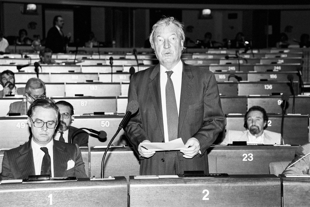 Премьер-министр Ирландии Чарльз Хоги в зале заседаний Страсбурга через год после выборов в Европарламент.