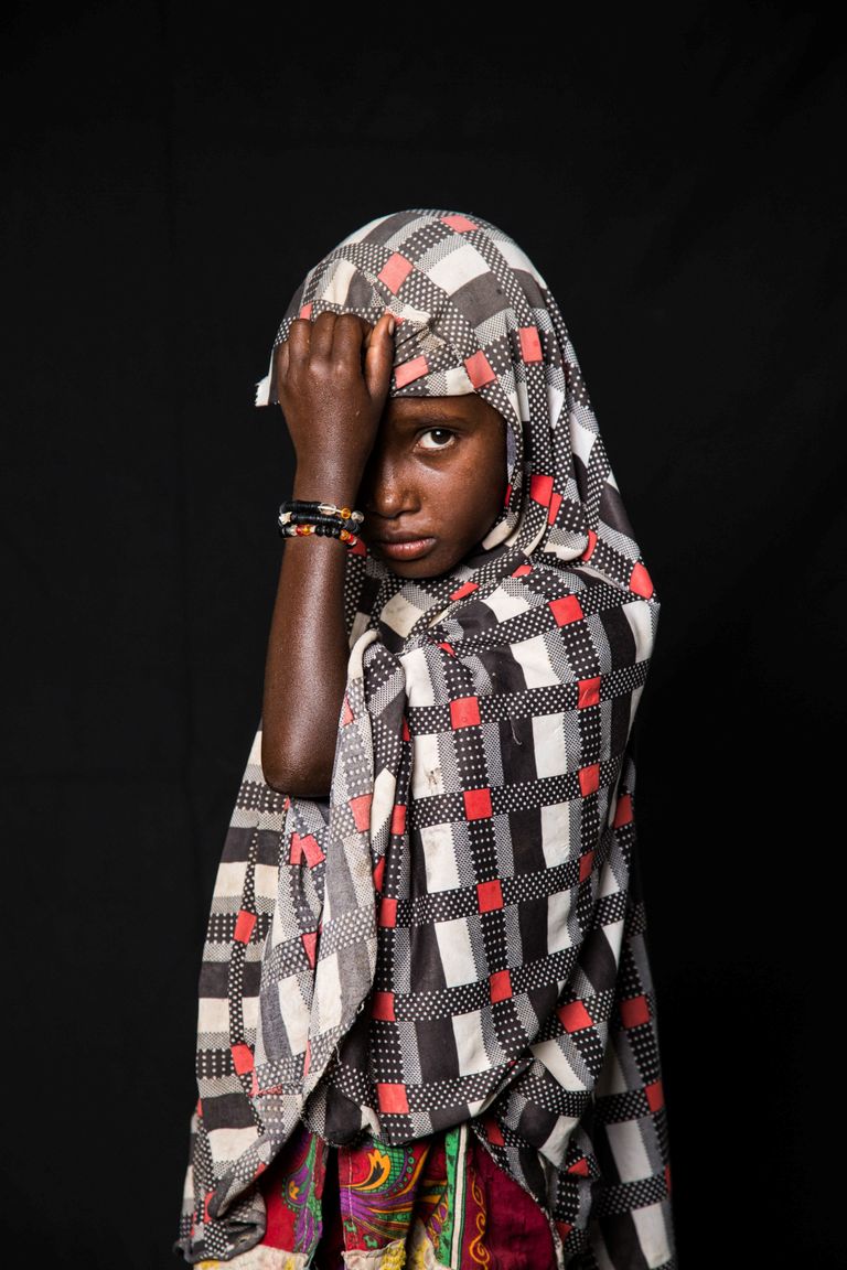 Tšaad. 7-aastane lapspõgenik Fatime Hassan fotograafile poseerimas.