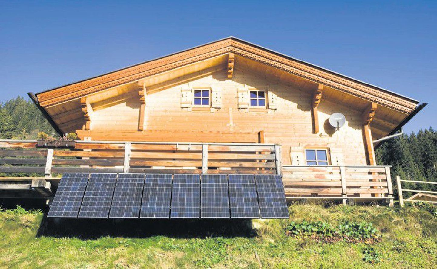 Päikseküllasel ajal saab elektri pealt kokku hoida näiteks päikesepaneele kasutades. Paljudes lõunamaades on see lahendus juba majade standardvarustuses, et suvel nii sooja vett toota.
