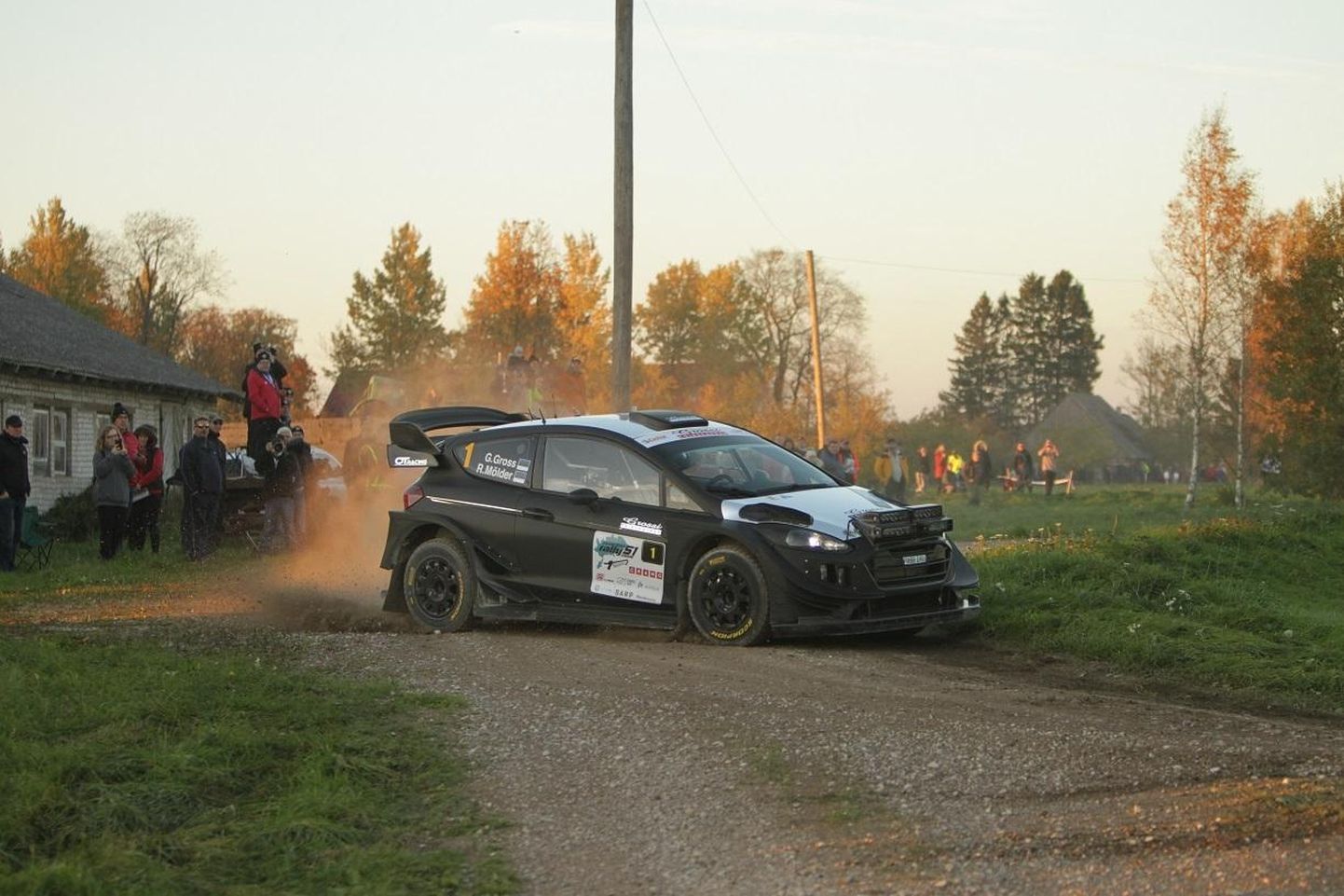 Georg Gross ja Raigo Mõlder tõid esmakordselt Eesti ralliteedele 2017. aasta WRC-auto.