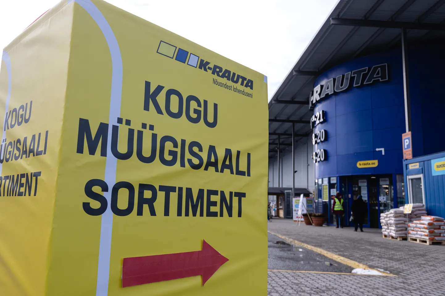 K-Rauta e-poes on üle 290 000 erineva kaubaühiku, mis asuvad nii kaupluse müügisaalis kui ka logistikakeskuses.