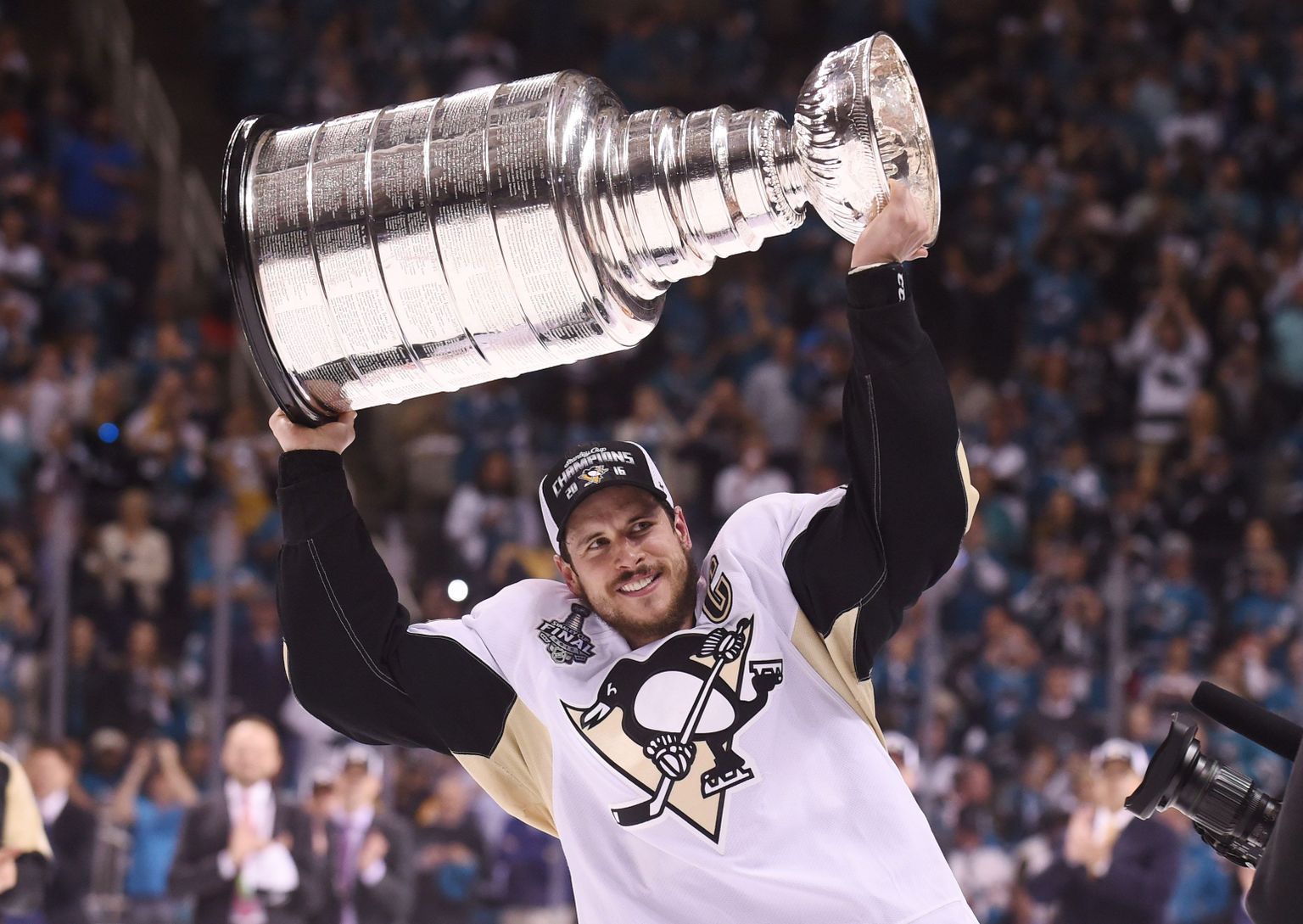 Sidney Crosby vedas Penguinsi tõelise kaptenina Stanley karika võidule.