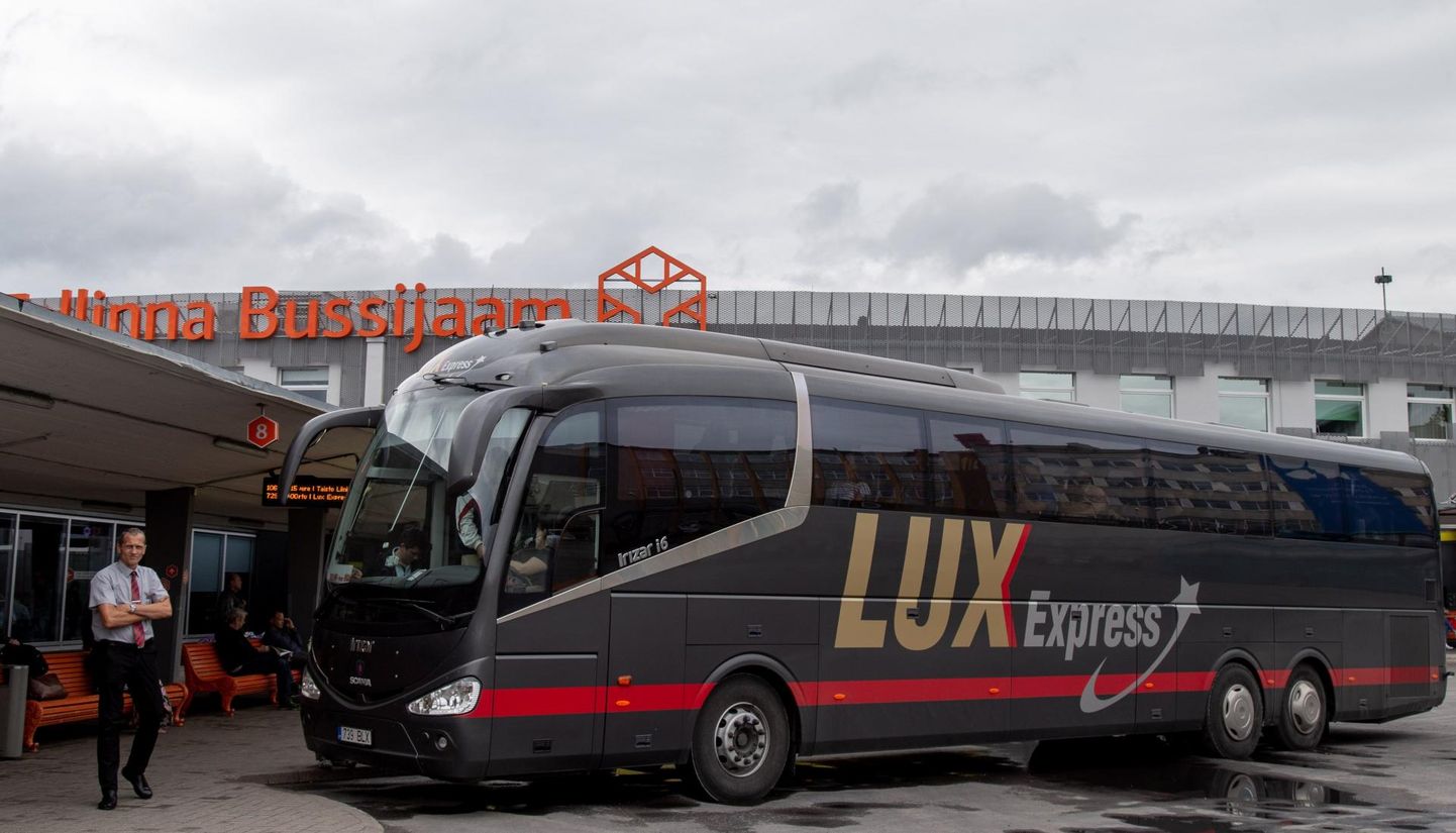 Lux Expressi buss Tallinna bussijaamas.