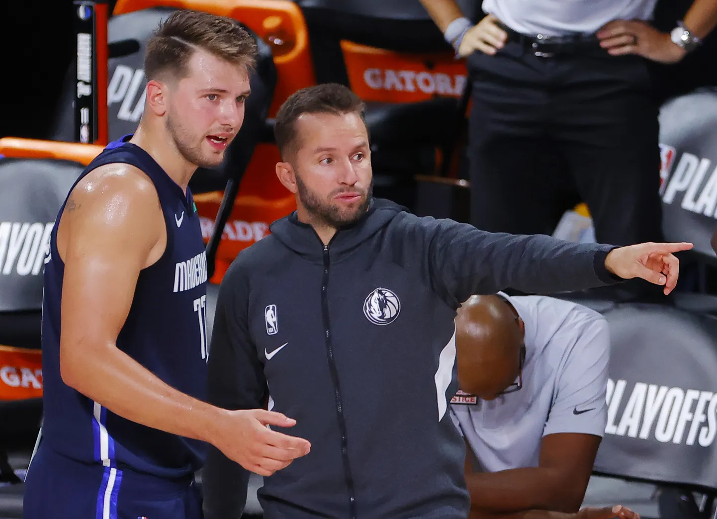 J.J. Barea oma peamises rollis ehk Luka Doncicit juhendamas.