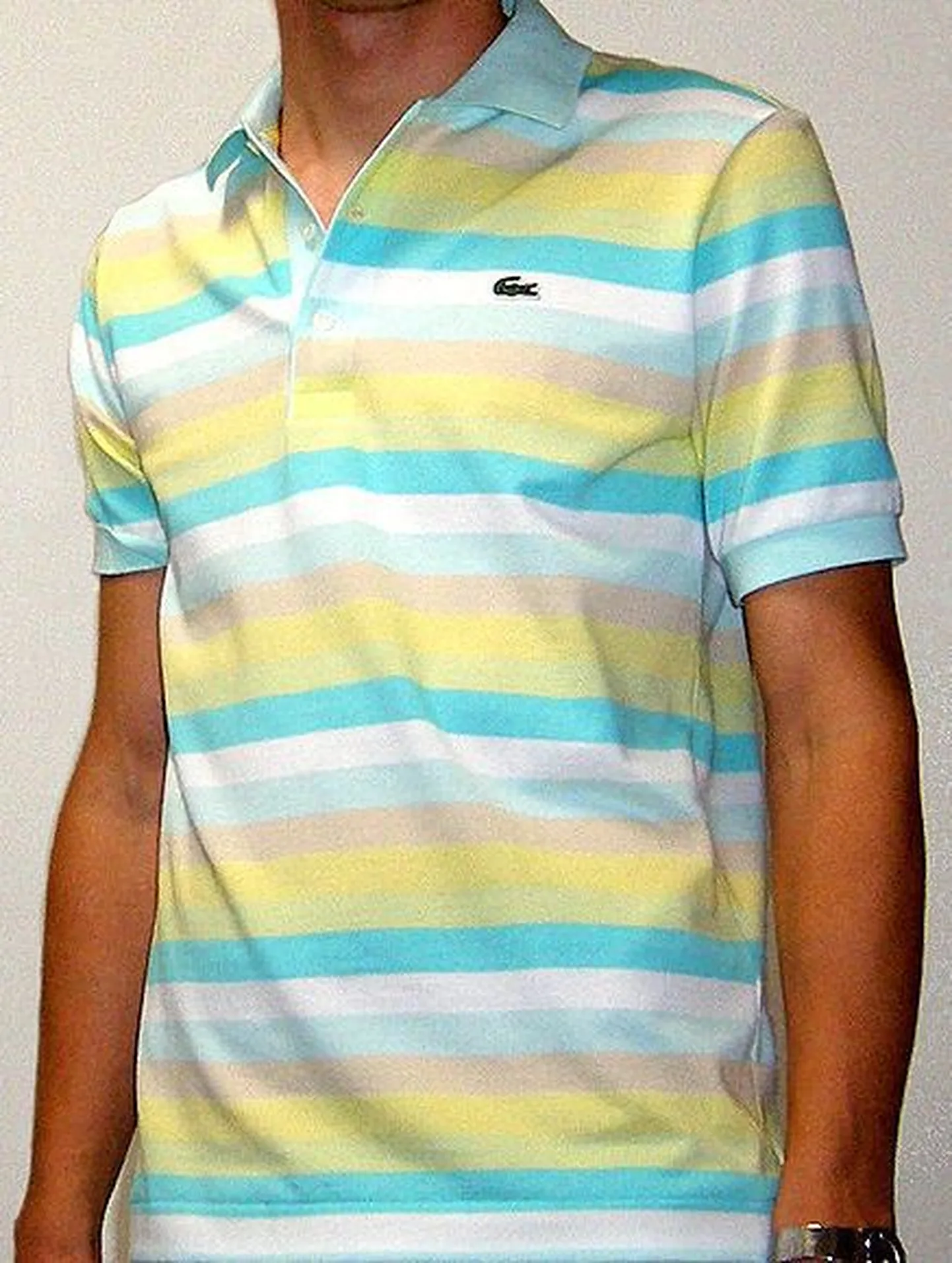 Lacoste sai Norra massimõrvari tõttu negatiivset reklaami. Fotol tennisesärk, millel on Lacoste`i logo