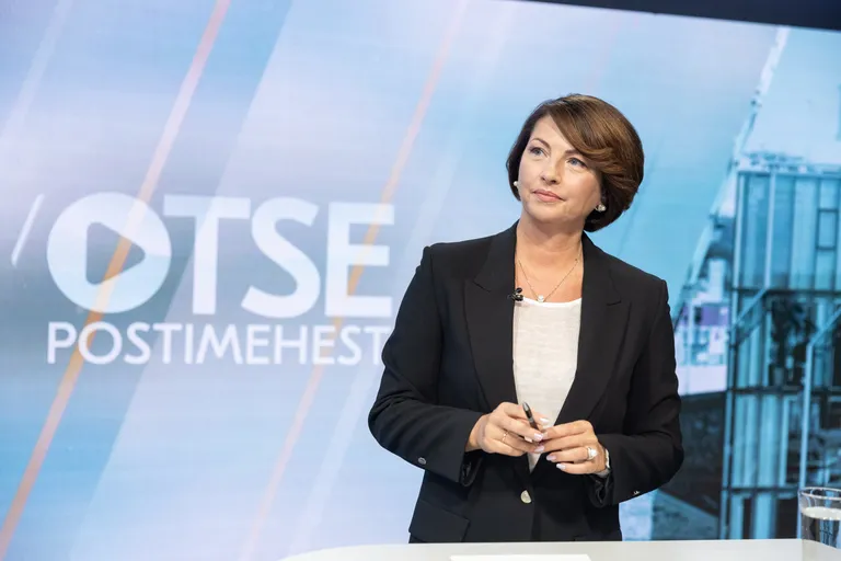 Студия Postimees: удаленке – конец? Зачем компании пытаются вернуть всех в офис? / Одежда ведущей: Tallinna Kaubamaja / Joop!
