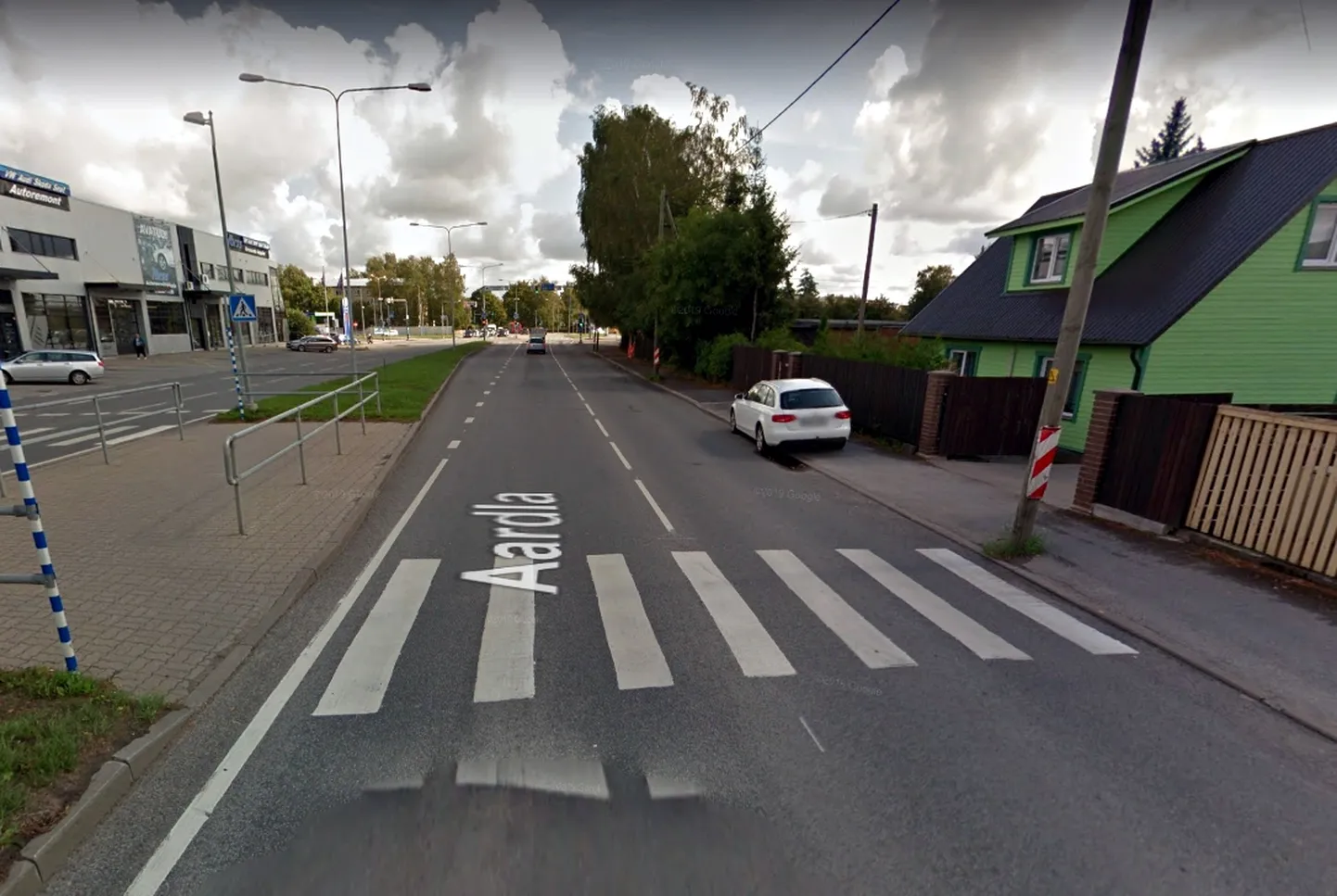 Ülekäigurada, kus auto last riivas.