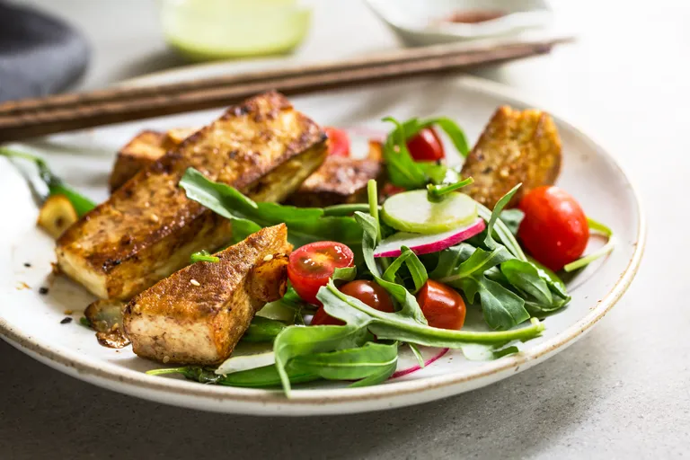 Tofu ja salat.