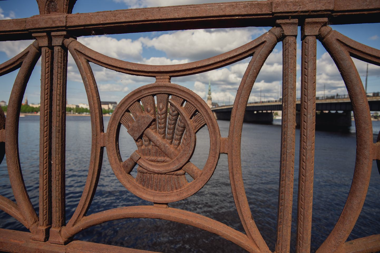 PSRS simbolika pie Akmens tilta