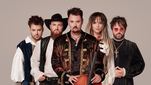 VIDEO ⟩ “DAGAMBA” Rīgas centrā pārsteidz ar jaunā albuma skaņdarbu