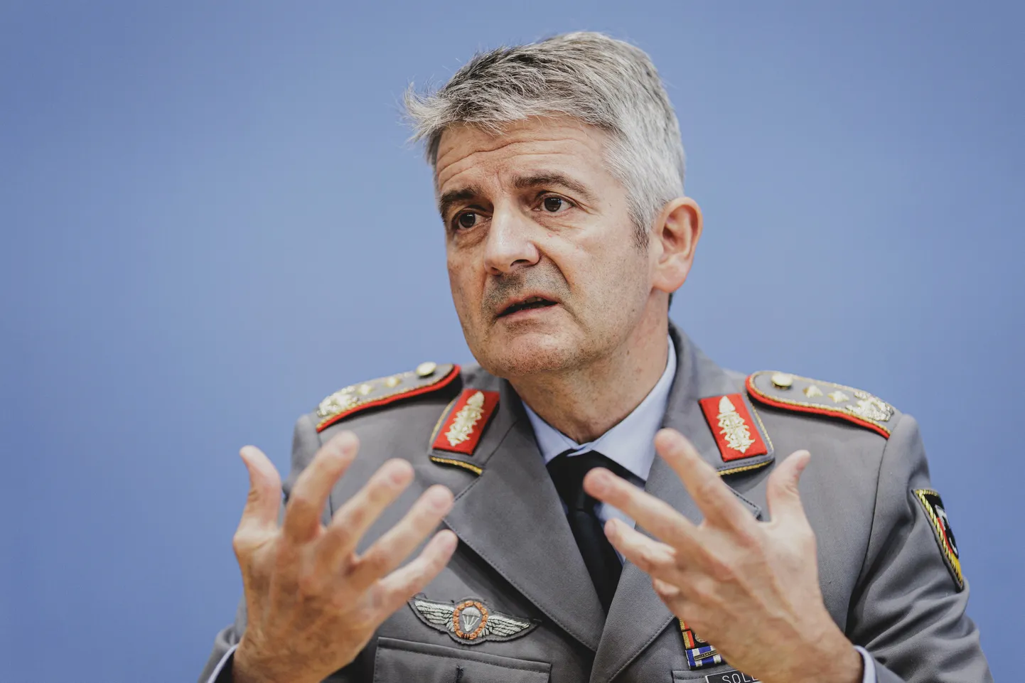 Глава командования НАТО по логистике генерал-лейтенант Александр Золльфранк.