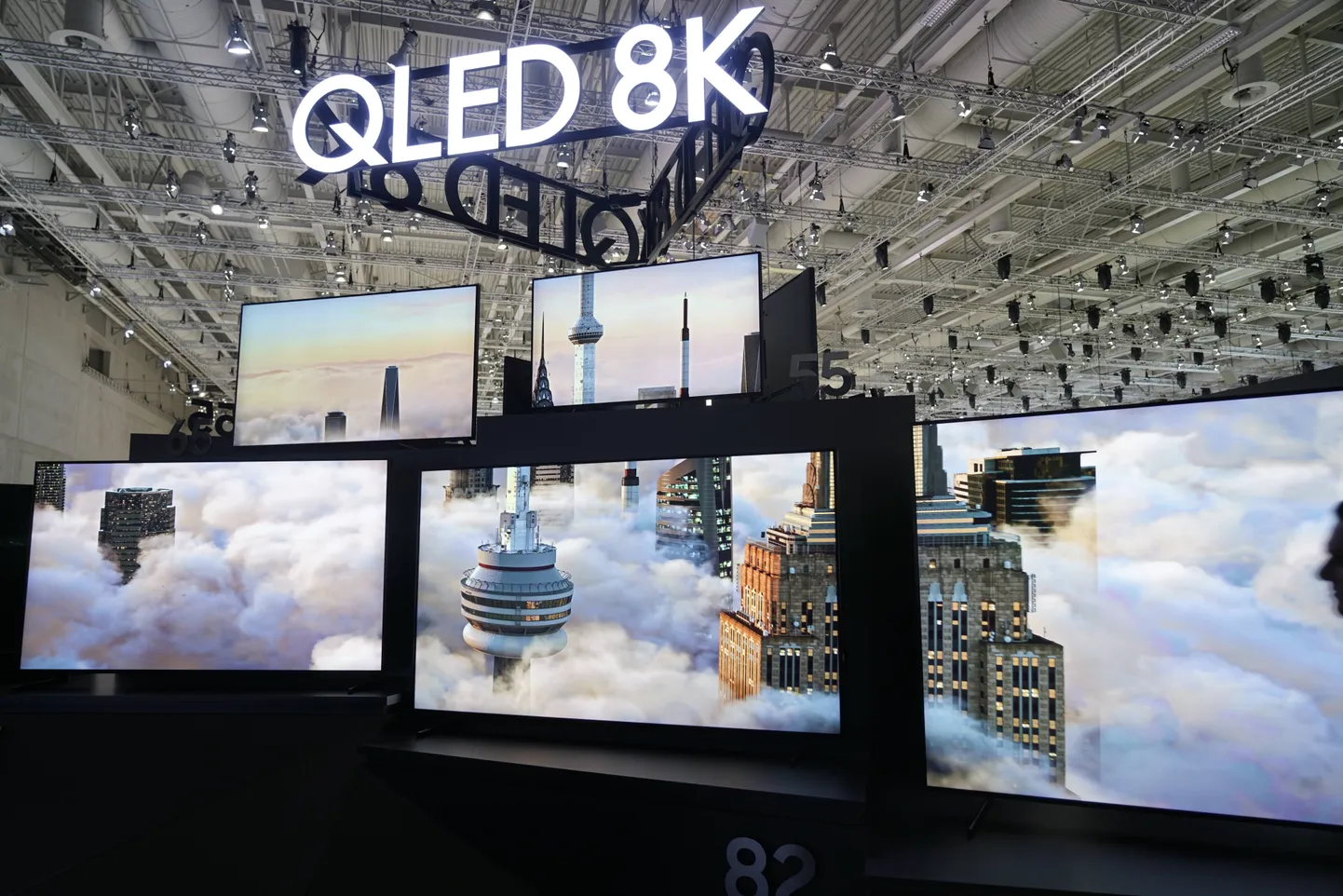IFA tehnoloogiamessil Berliinis on igal aastal esitletud aina suuremaid 8K telereid, mis tarbivad mitu korda rohkem energiat, kui tavalised eelmiste põlvkondade mudelid. Euroopa Liidu uued karmimad reeglid ähvardavad kõigi 8K telerite müügiedule märtsist käsipidurit tõmmata.