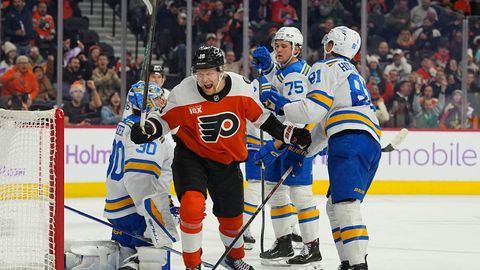 Ābols gūst šosezon pirmos vārtus NHL un tiek atzīts par mača zvaigzni