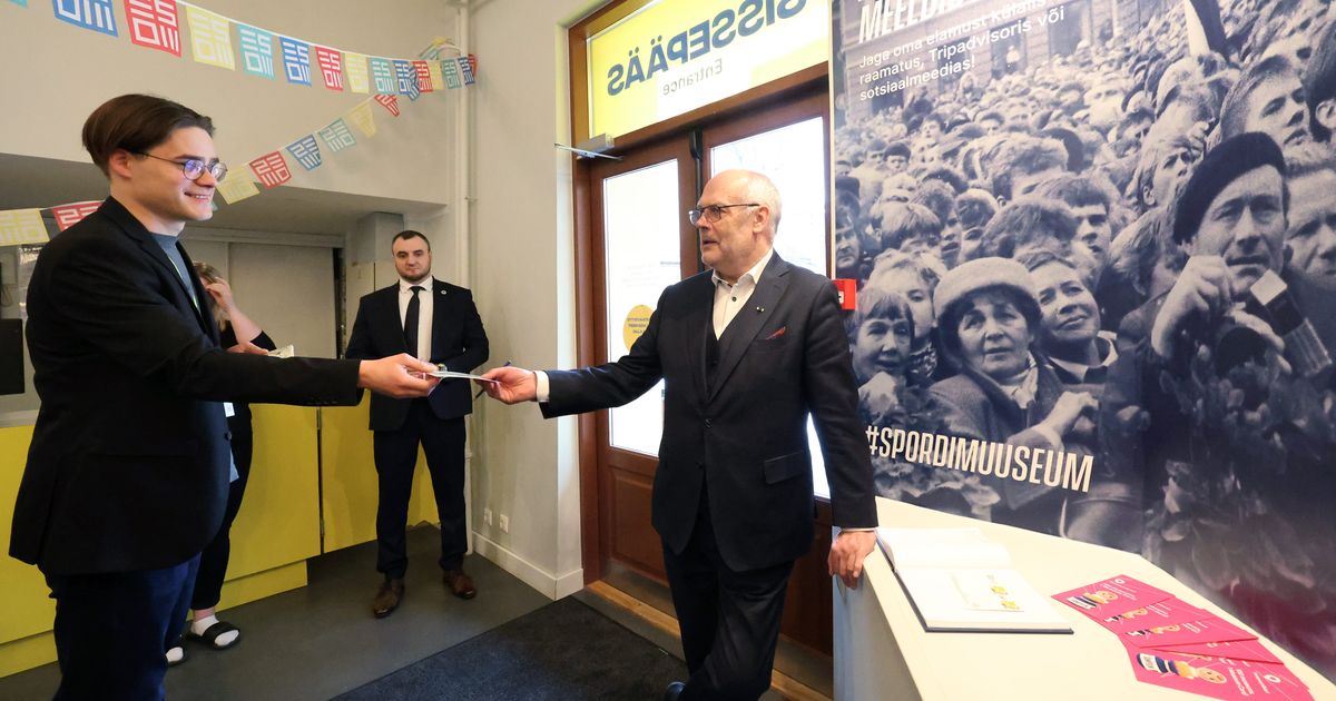 AJALOOLINE HETK ⟩ President Karis saatis välja kõige esimese kultuuripealinna postmargiga kirja