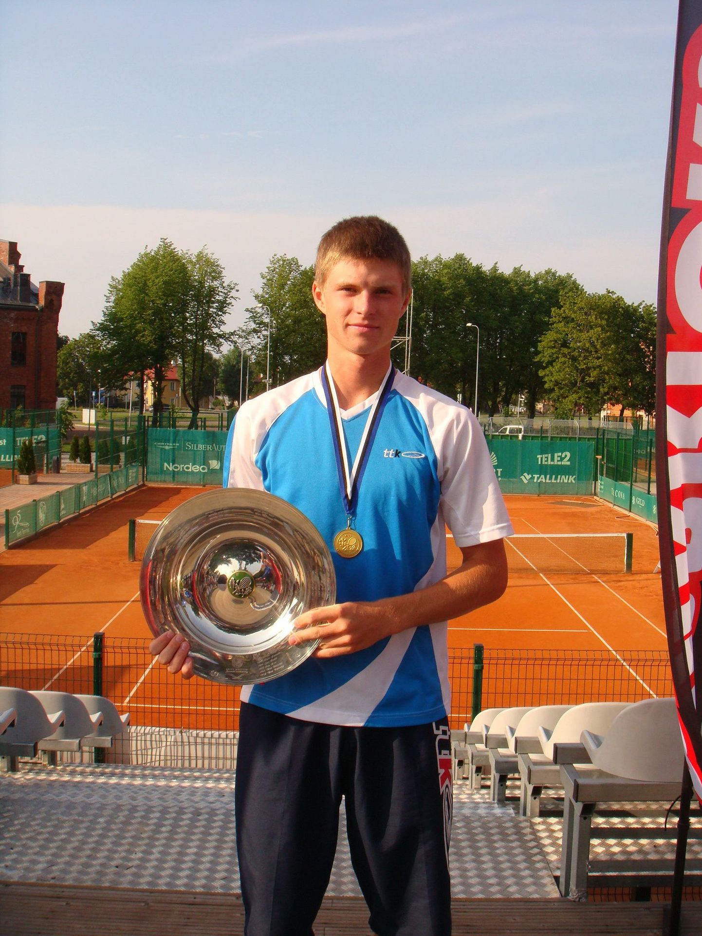На чемпионской тарелке – главном призе победителю чемпионата Эстонии среди юниоров до 18 лет – имя Даниила выгравировано трижды. С 1946 года это лучший результат среди юношей.