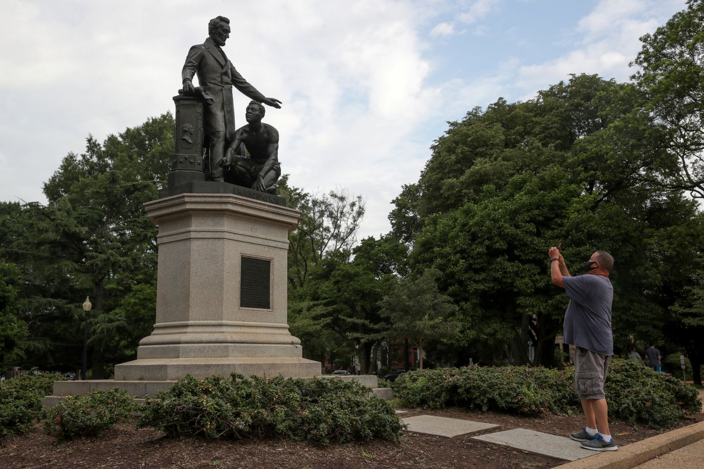 Orjade vabastamise memoriaal USA pealinnas Washingtonis, millel on president Abraham Lincolni vabastatud orjaga