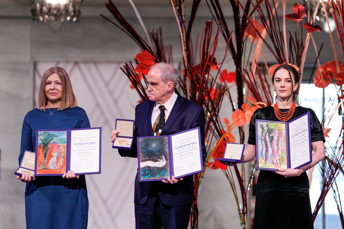 Лауреаты Нобелевской премии мира 2022 Наталья Пинчук, Ян Рачинский и Александра Матвийчук.