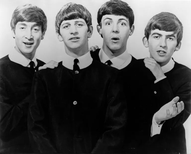 Saksa politsei leidis pankrotistunud oksjonimajast biitlile John Lennonile kuulunud esemed. Pildil vasakult John Lennon, Ringo Starr, Paul McCartney, George Harrison